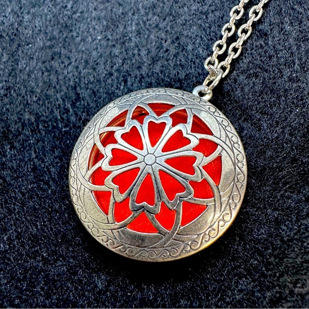 Lotus Aromatherapy Essential Oil Diffuser Locket Pendant Bohemian Necklace 15 In